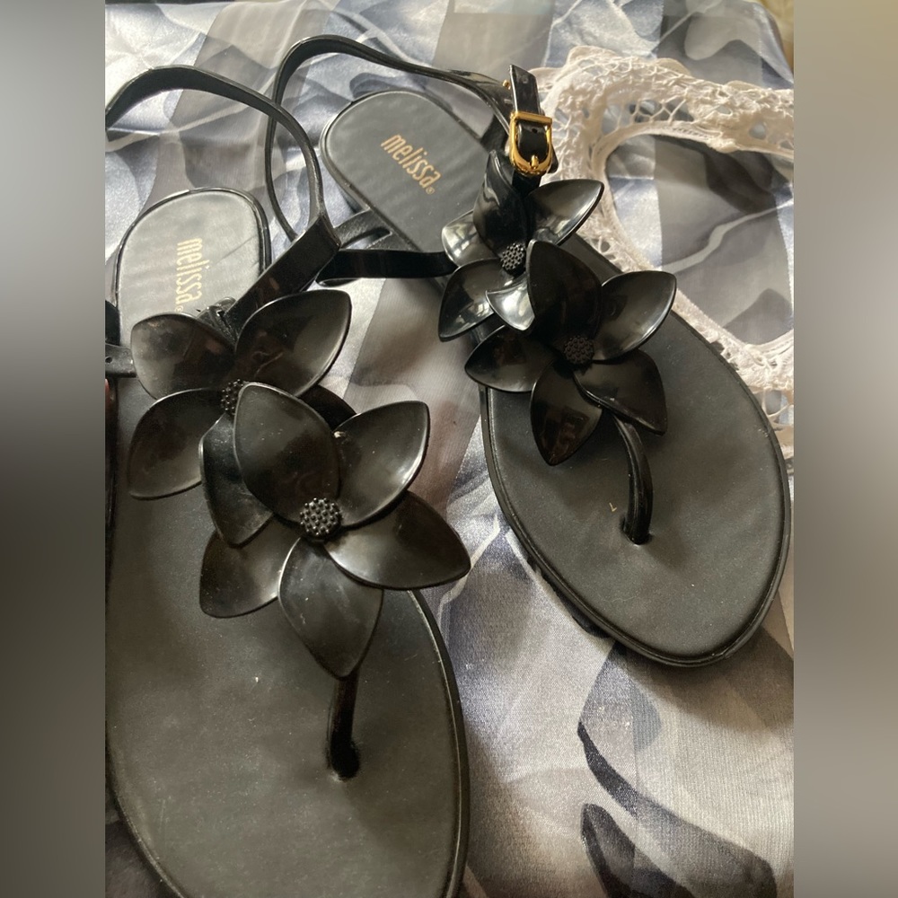 Melissa jelly flower things sandals 🖤🌸
